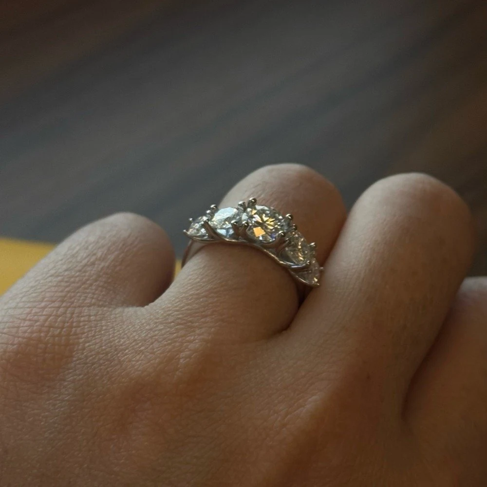 Anel aparador 5 Moissanites degradê 6.5mm, foto 1