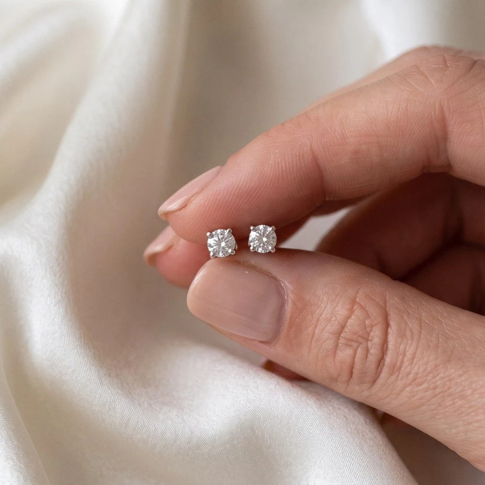 Brinco ponto de luz Moissanite 4mm em prata 925, foto 1