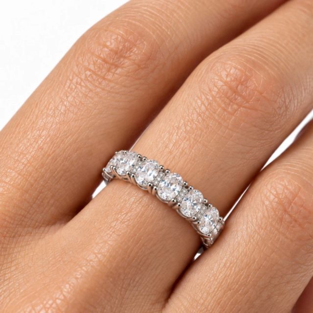 Meia aliança 7 oval prata Moissanite